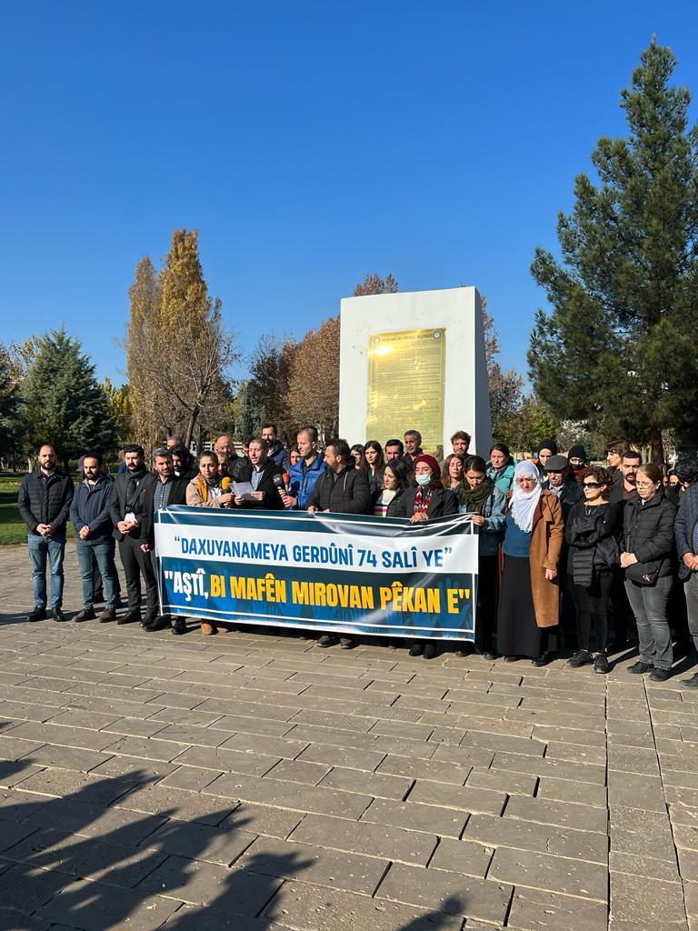İnsan Hakları Haftası Programı Kapsamında, Diyarbakır'daki Sivil Toplum ve Meslek Örgütlerinin Katılımı ile İnsan Hakları Anıtı Önünde Basın Açıklaması Yapıldı.
