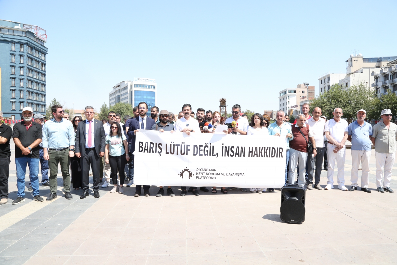 Barış Lütuf Değil, İnsan Hakkıdır