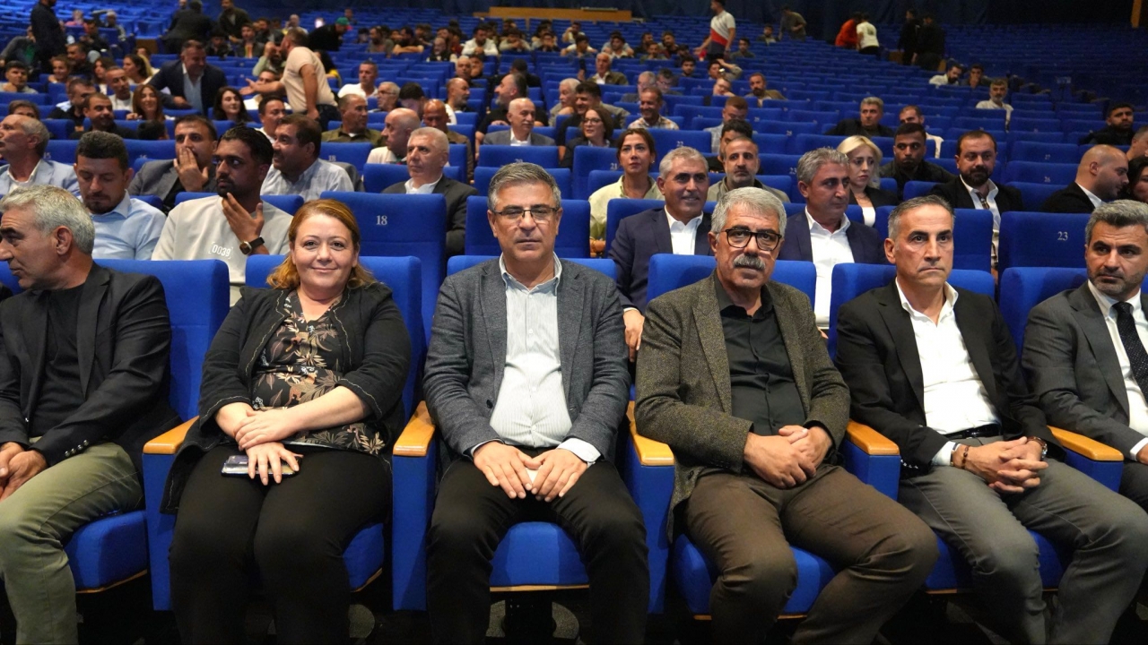 Baro Başkanımız Av. Abdulkadir Güleç ve Yönetim Kurulu Üyelerimiz AmedSpor Olağanüstü Genel Kurulu'na katıldı