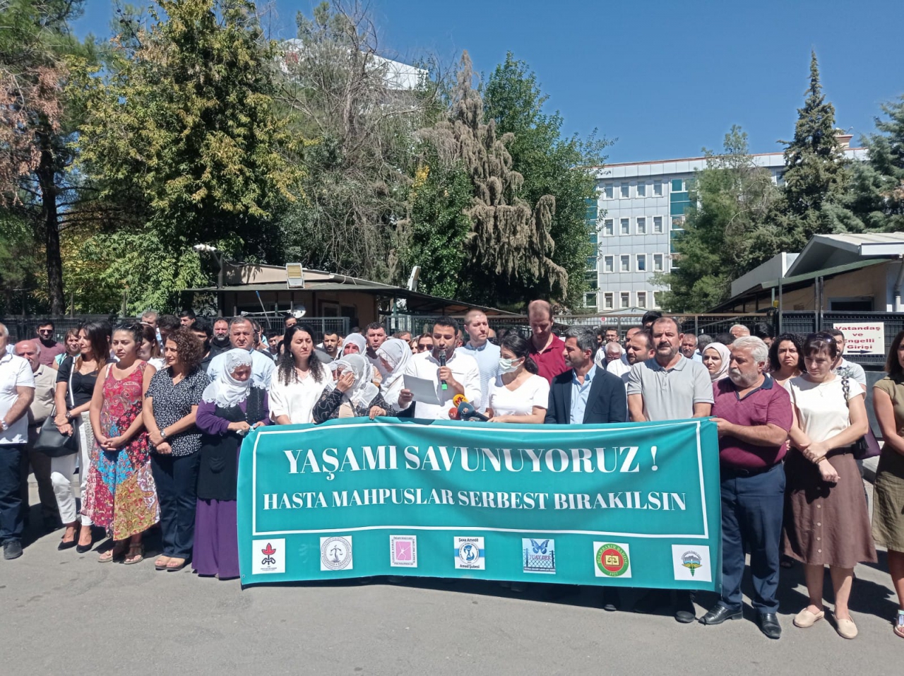 YAŞAMI SAVUNUYOR; AĞIR HASTA MAHPUSLARIN SERBEST BIRAKILMASINI TALEP EDİYORUZ!