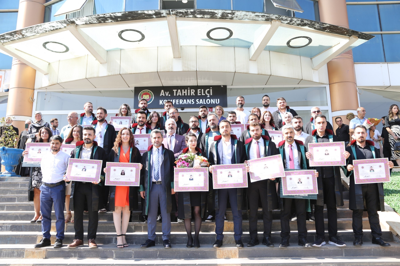 Yirmi Sekiz Meslektaşımız Avukatlık Yeminini İcra Ederek Aramıza Katıldı.