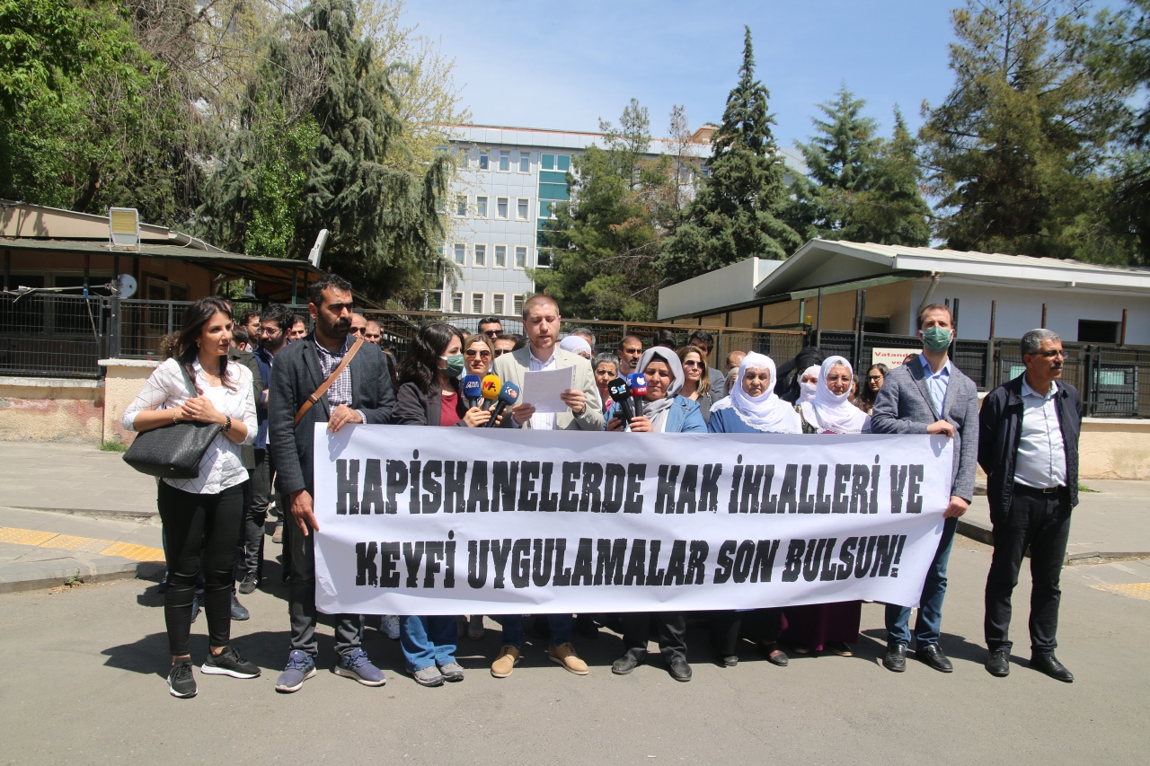 Ceza İnfaz Kurumları'nda Yaşanan Hak İhlallerine Karşı Baromuz ve STK'lar Ortak Basın Açıklaması Yaptı.