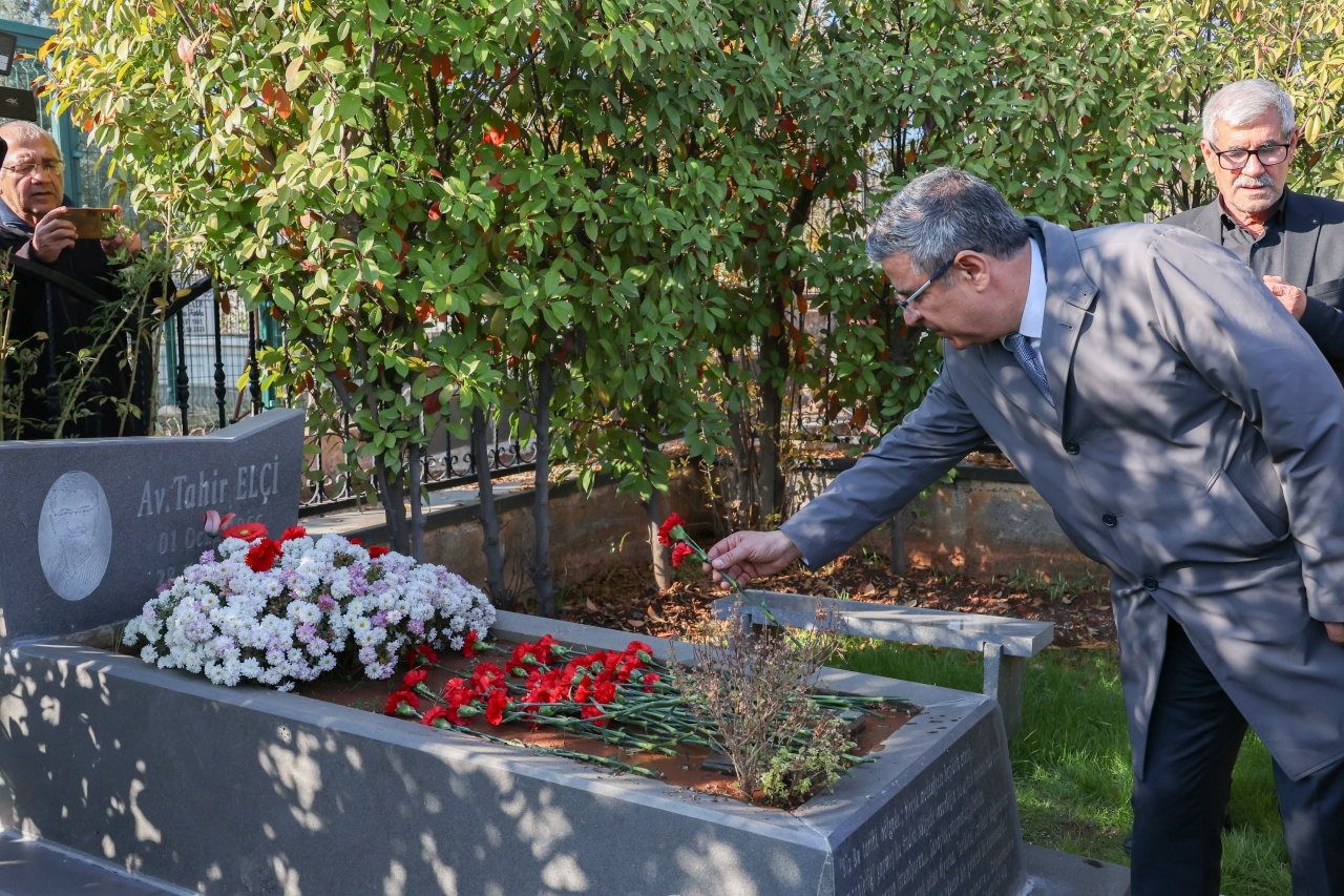Baro Başkanımız Tahir Elçi'nin 10. Yılında Kabir Ziyareti Gerçekleştirildi