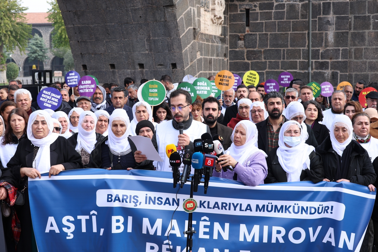İNSAN HAKLARI EVRENSEL BİLDİRGESİNİN 77. YILINDA;  “BARIŞ, İNSAN HAKLARIYLA MÜMKÜNDÜR” DİYORUZ.